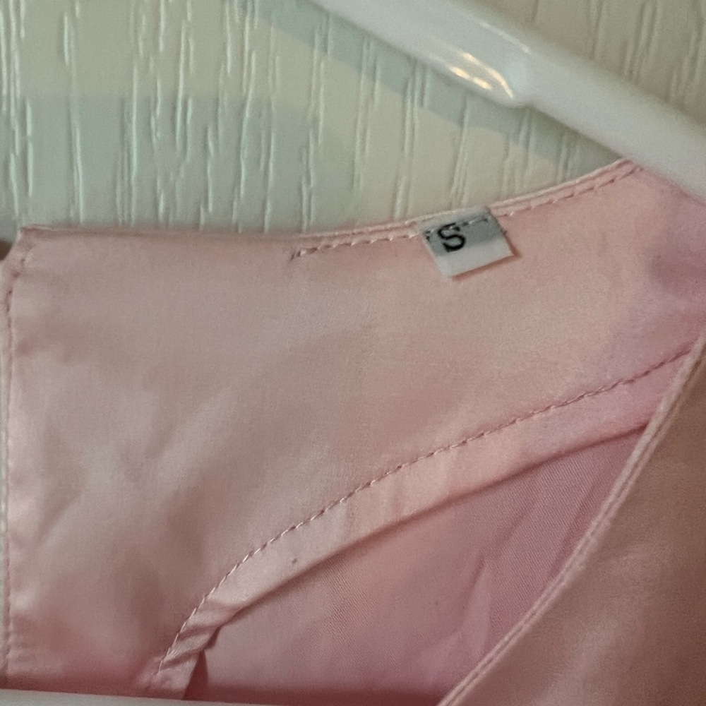 Barbie pink adorable satin dress with tie waist size small - Picture 4 of 6
